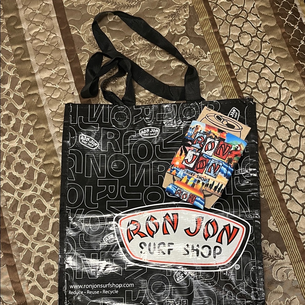 BEACH BUNDLE BABY!! 🌊 🏄‍♂️ 🌴 
RON JON Set- Medium hoodie, Tote Bag and Cousy - Picture 3 of 8